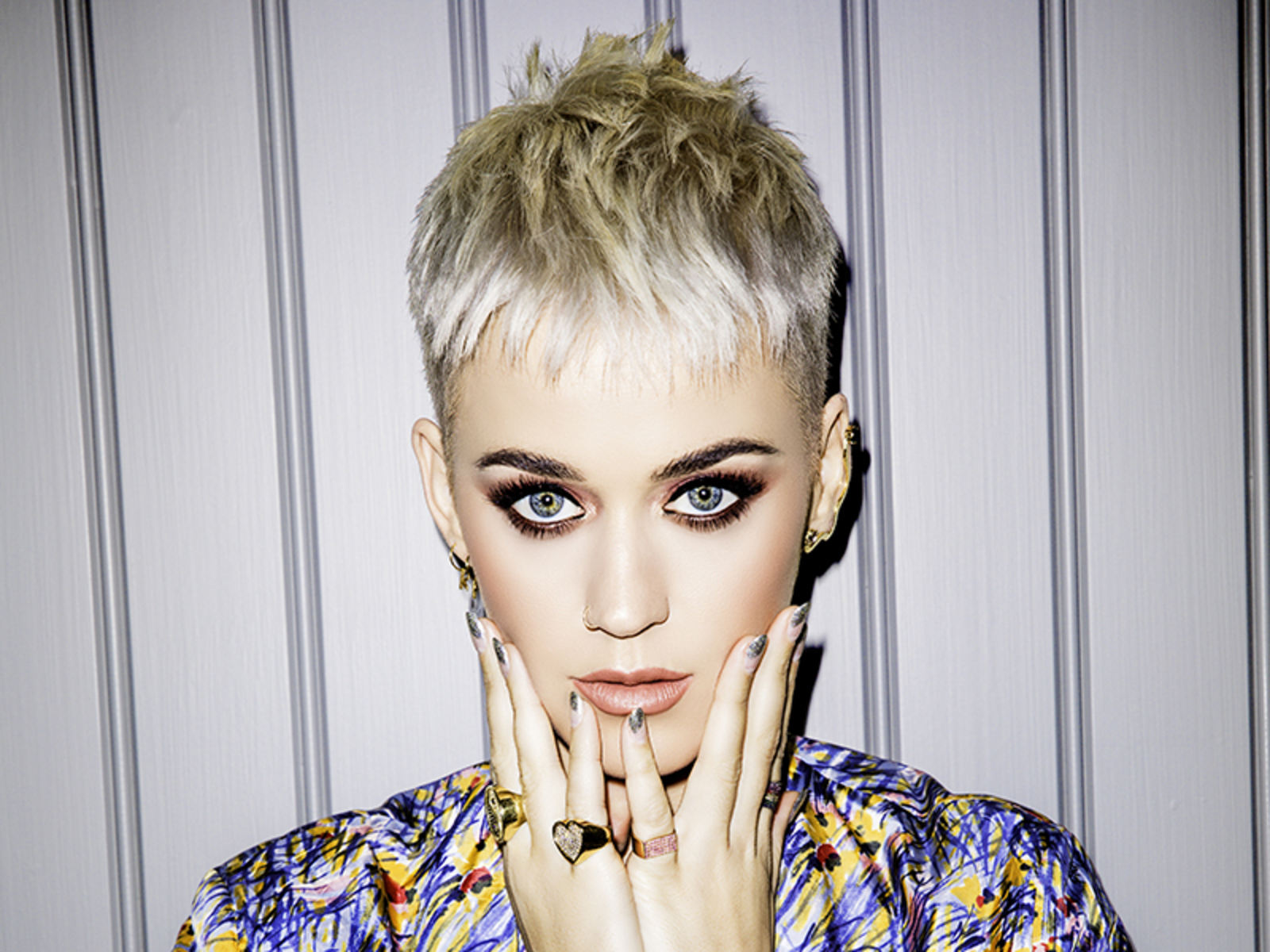 Katy Perry ➤ Biographie : naissance, parcours, famille… 📔