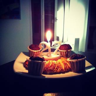 Le gateau d'anniversaire de M Pokora: Hehe! On y est...27 piges#26 septembre 85:) ©Twitter