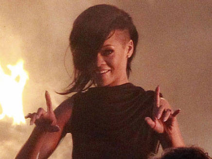 Rihanna_diamonds2