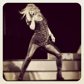 Shakira enceinte et toujours au top sur scène ©Twitter