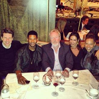 Usher dine avec Tom Cruise et Ridley Scott pour son anniversaire ©Twitter