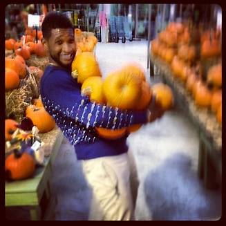 Usher prépare Halloween ©Twitter