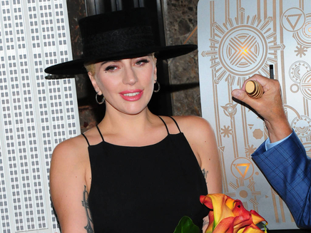 LADY GAGA A FAIT PLEURER SON PèRE AVEC «JOANNE»!
