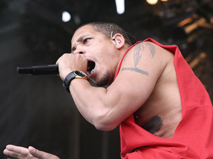 http://media.nrj.fr/436x327/joey-starr436b-jpg_18798.jpg