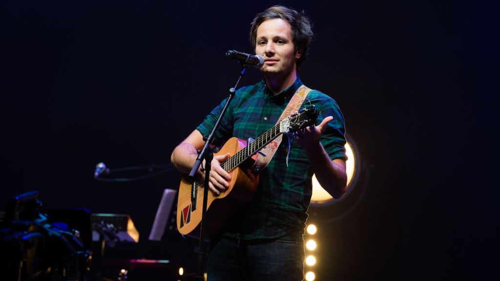 Le départ » : Vianney en duo avec Mc Solaar pour lancer son album « à 2 à 3  » - Actu Vianney